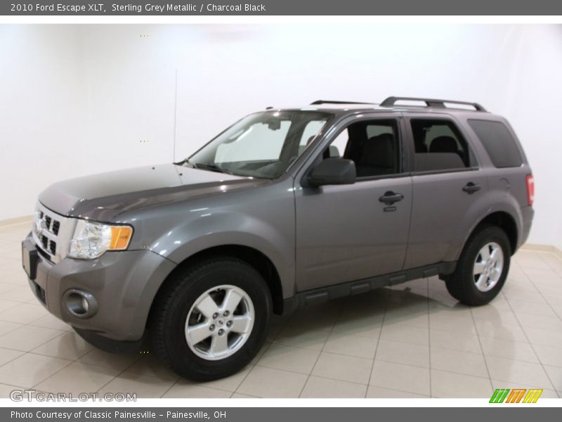 Front 3/4 View of 2010 Escape XLT