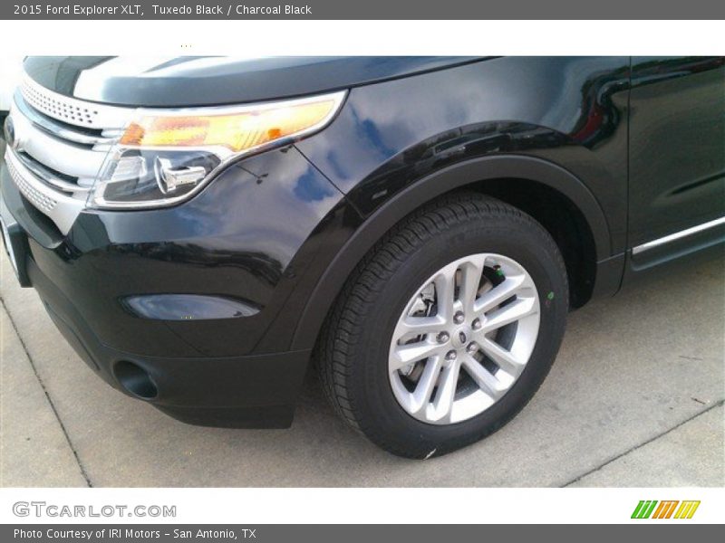 Tuxedo Black / Charcoal Black 2015 Ford Explorer XLT
