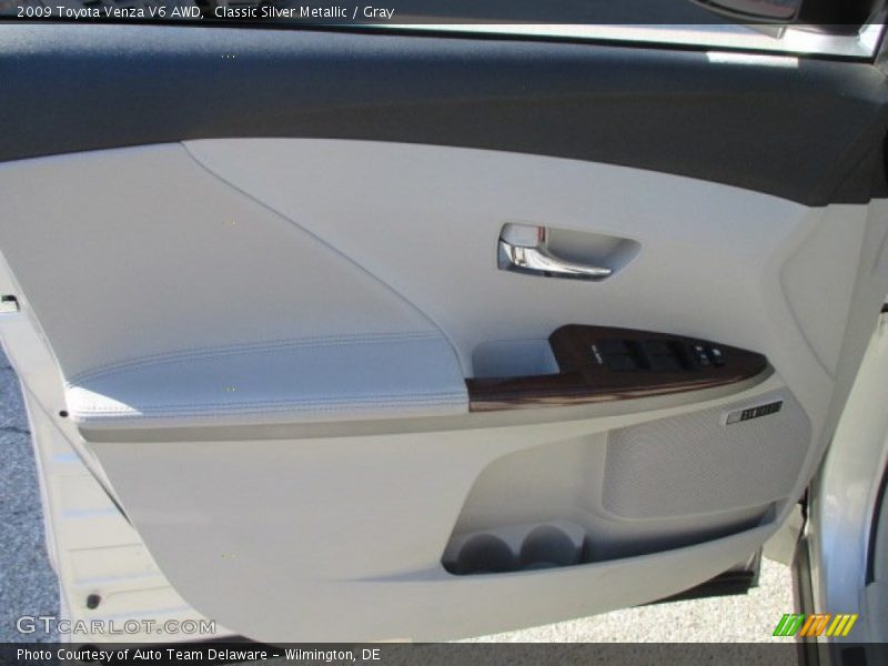 Classic Silver Metallic / Gray 2009 Toyota Venza V6 AWD