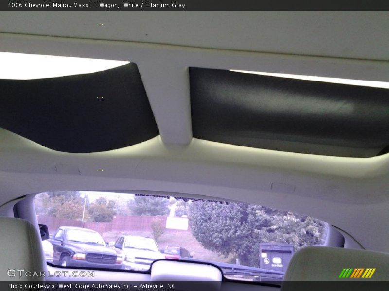 White / Titanium Gray 2006 Chevrolet Malibu Maxx LT Wagon