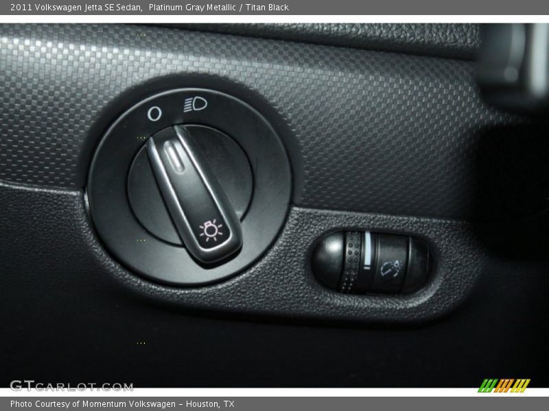Platinum Gray Metallic / Titan Black 2011 Volkswagen Jetta SE Sedan