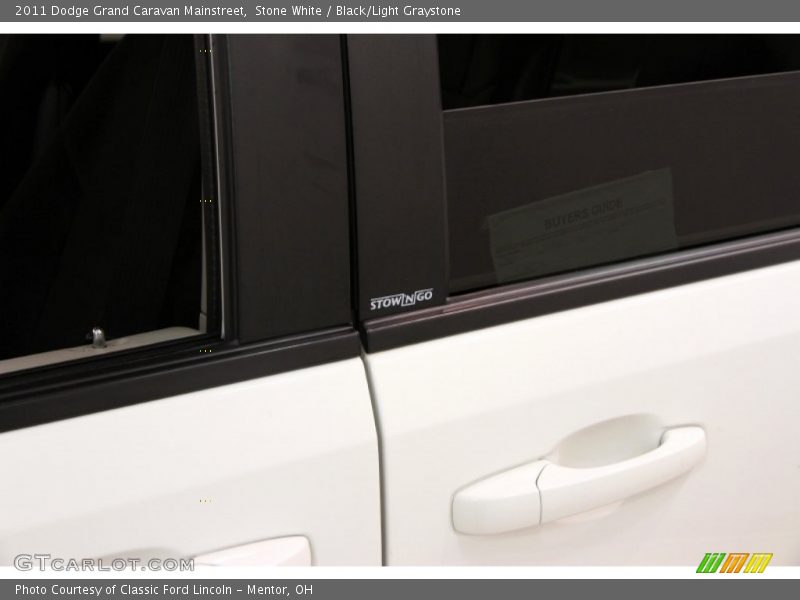 Stone White / Black/Light Graystone 2011 Dodge Grand Caravan Mainstreet