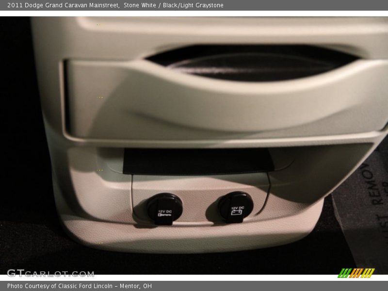 Stone White / Black/Light Graystone 2011 Dodge Grand Caravan Mainstreet