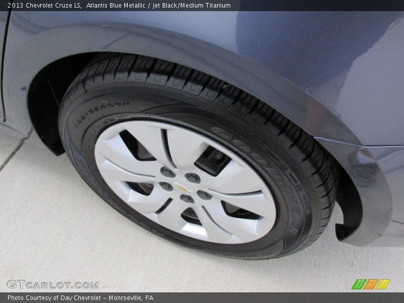 Atlantis Blue Metallic / Jet Black/Medium Titanium 2013 Chevrolet Cruze LS