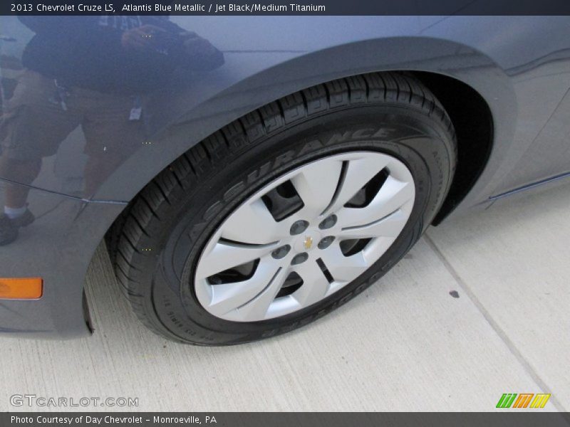 Atlantis Blue Metallic / Jet Black/Medium Titanium 2013 Chevrolet Cruze LS