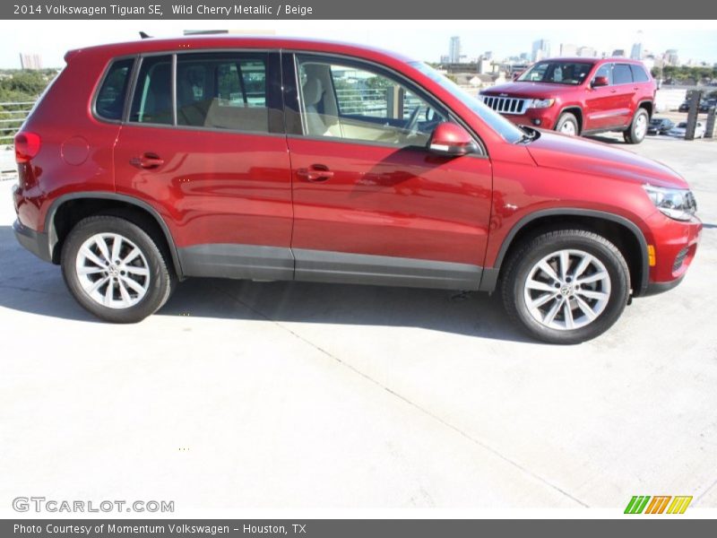 Wild Cherry Metallic / Beige 2014 Volkswagen Tiguan SE