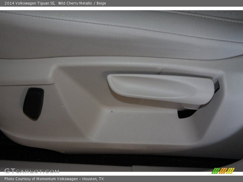 Wild Cherry Metallic / Beige 2014 Volkswagen Tiguan SE