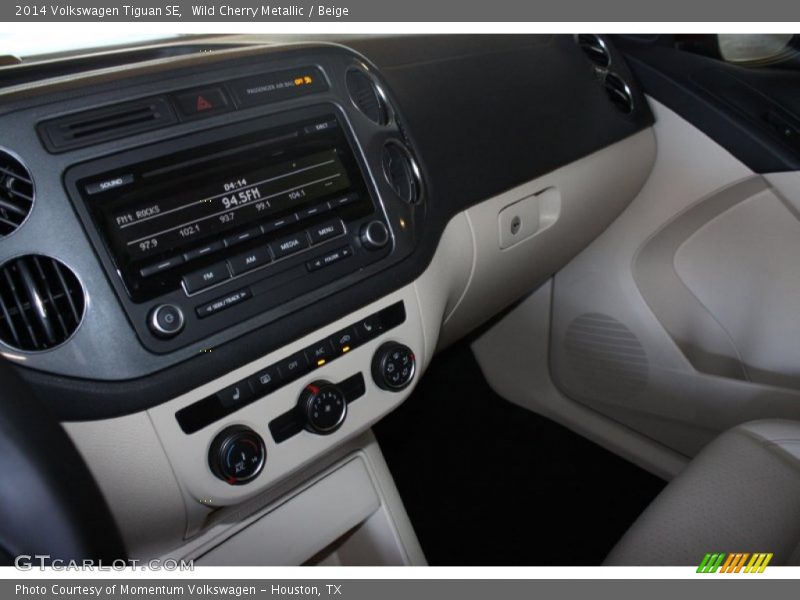 Wild Cherry Metallic / Beige 2014 Volkswagen Tiguan SE