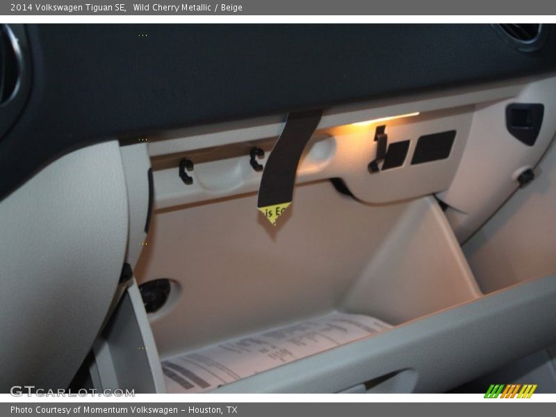 Wild Cherry Metallic / Beige 2014 Volkswagen Tiguan SE