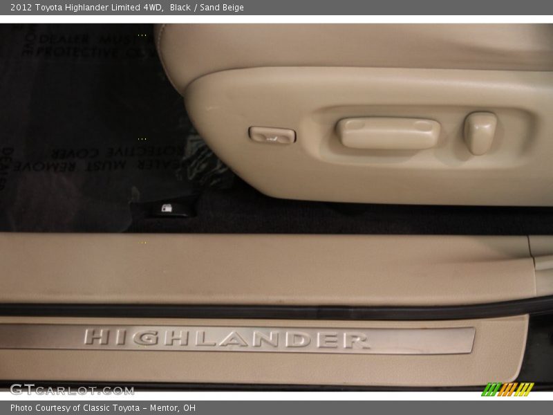 Black / Sand Beige 2012 Toyota Highlander Limited 4WD