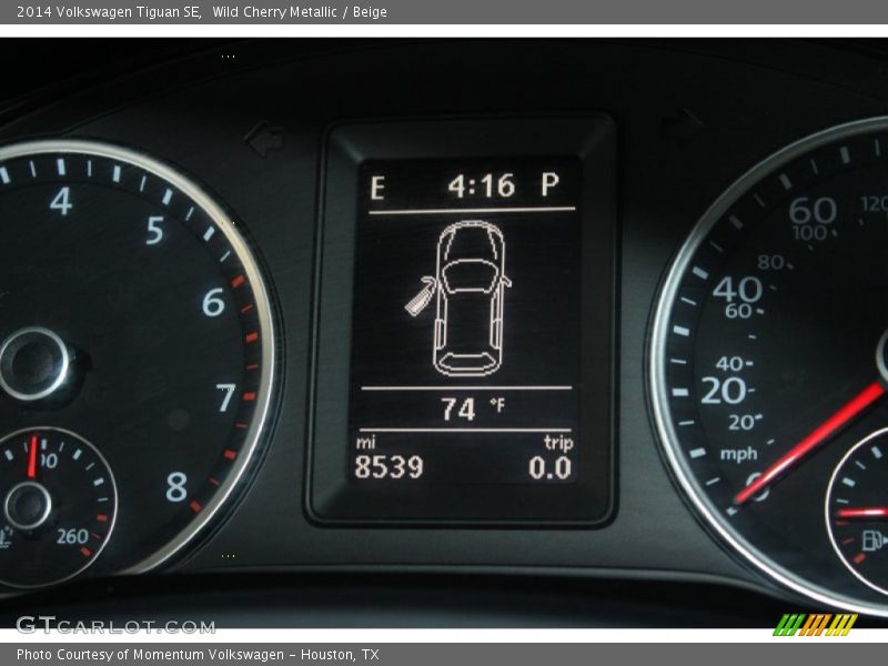 Wild Cherry Metallic / Beige 2014 Volkswagen Tiguan SE