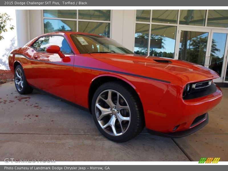 Front 3/4 View of 2015 Challenger SXT Plus