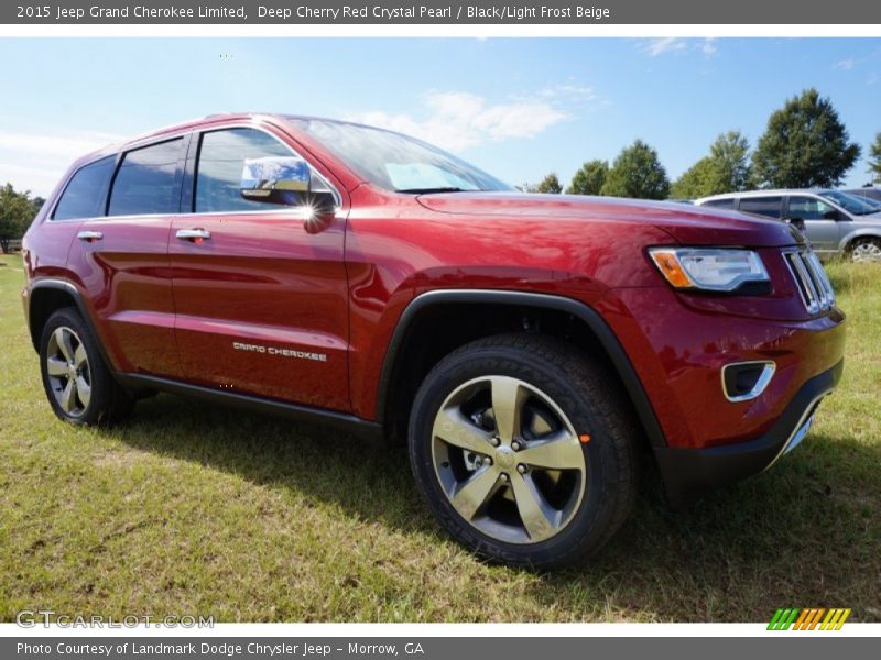 Front 3/4 View of 2015 Grand Cherokee Limited
