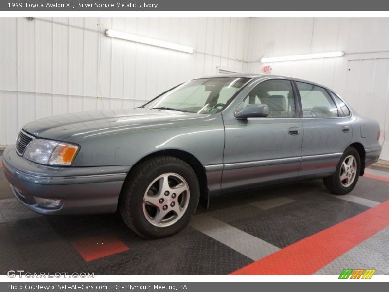 Front 3/4 View of 1999 Avalon XL