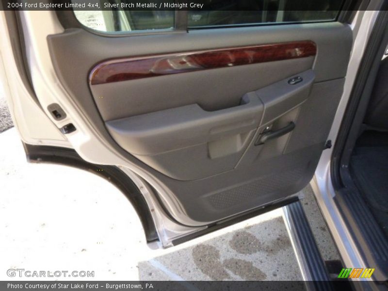 Silver Birch Metallic / Midnight Grey 2004 Ford Explorer Limited 4x4