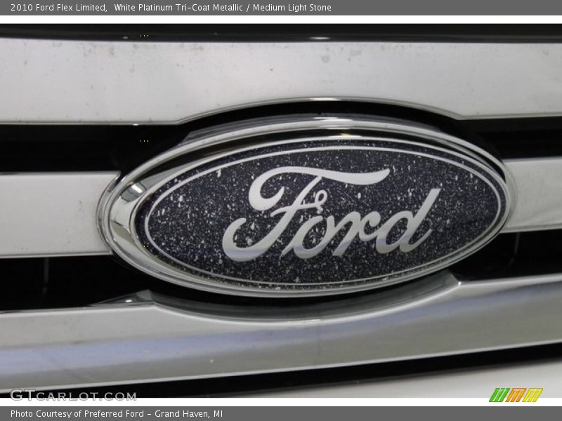 White Platinum Tri-Coat Metallic / Medium Light Stone 2010 Ford Flex Limited