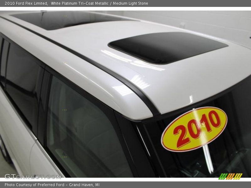 White Platinum Tri-Coat Metallic / Medium Light Stone 2010 Ford Flex Limited