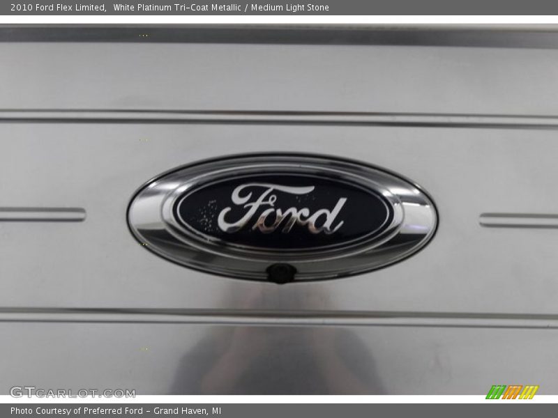 White Platinum Tri-Coat Metallic / Medium Light Stone 2010 Ford Flex Limited
