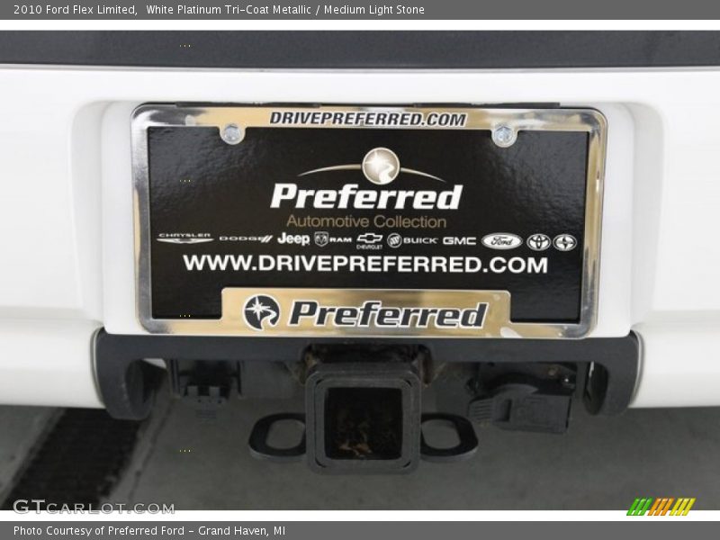White Platinum Tri-Coat Metallic / Medium Light Stone 2010 Ford Flex Limited