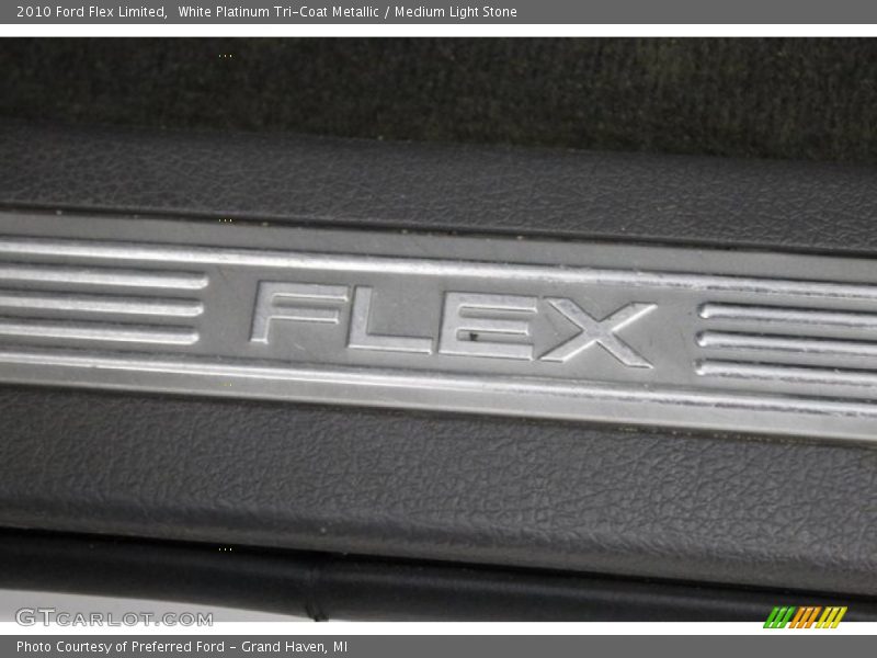 White Platinum Tri-Coat Metallic / Medium Light Stone 2010 Ford Flex Limited