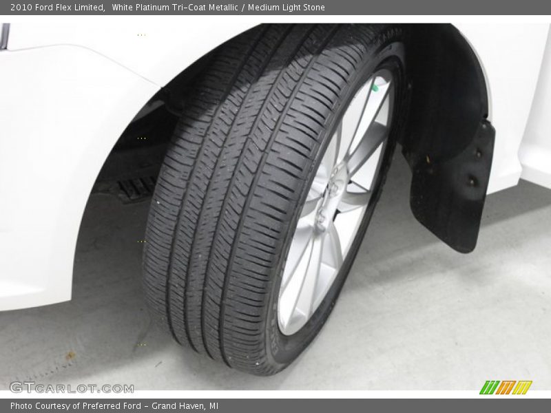 White Platinum Tri-Coat Metallic / Medium Light Stone 2010 Ford Flex Limited