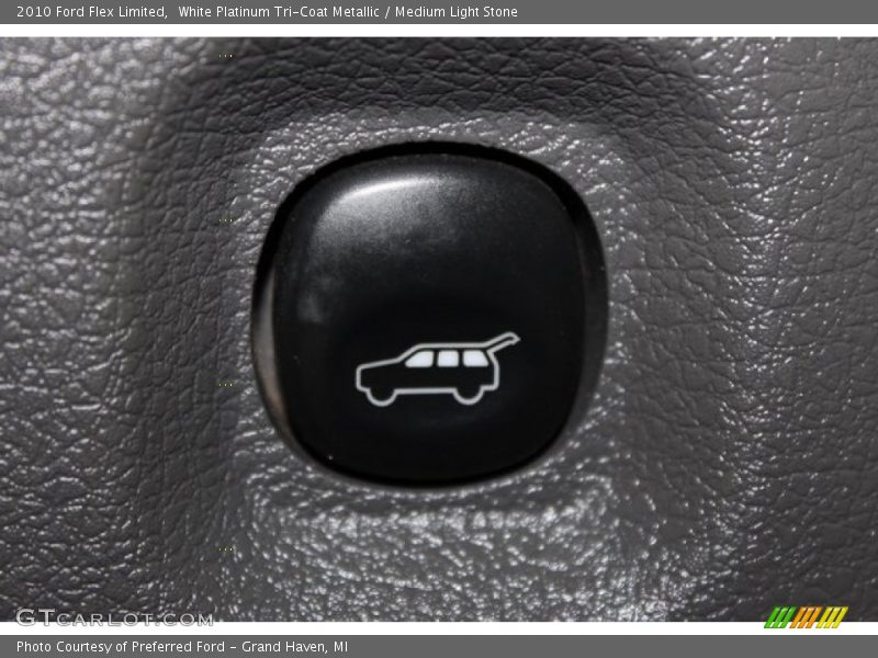 White Platinum Tri-Coat Metallic / Medium Light Stone 2010 Ford Flex Limited