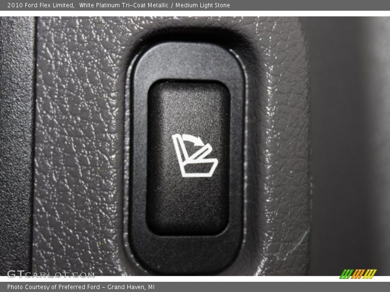 White Platinum Tri-Coat Metallic / Medium Light Stone 2010 Ford Flex Limited