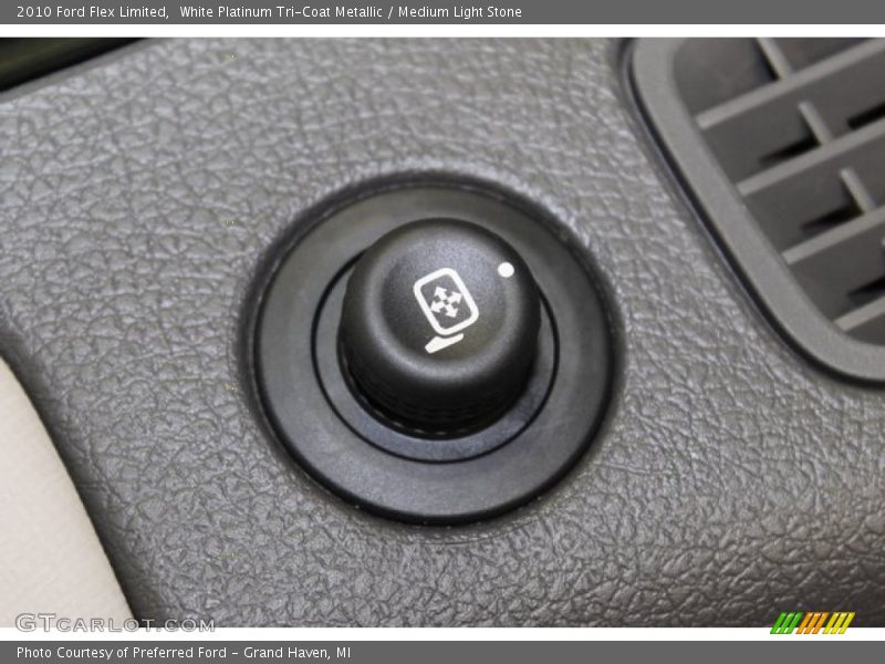White Platinum Tri-Coat Metallic / Medium Light Stone 2010 Ford Flex Limited