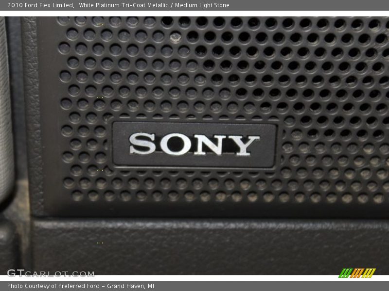White Platinum Tri-Coat Metallic / Medium Light Stone 2010 Ford Flex Limited