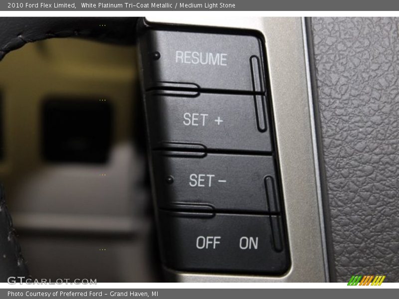 White Platinum Tri-Coat Metallic / Medium Light Stone 2010 Ford Flex Limited