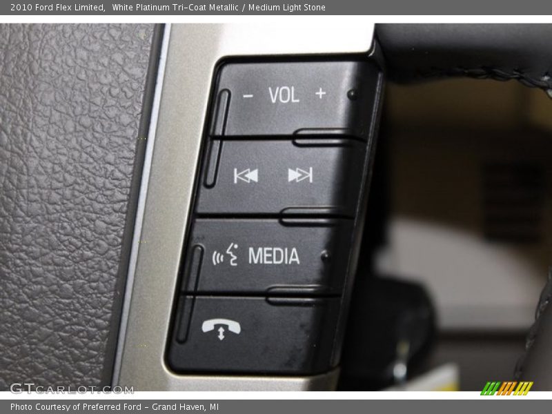 White Platinum Tri-Coat Metallic / Medium Light Stone 2010 Ford Flex Limited