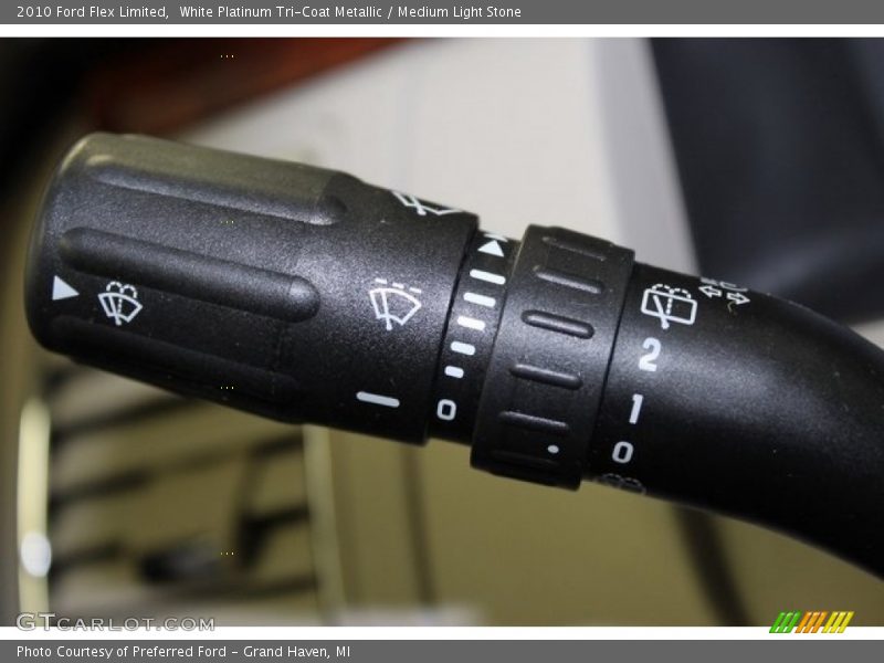 White Platinum Tri-Coat Metallic / Medium Light Stone 2010 Ford Flex Limited