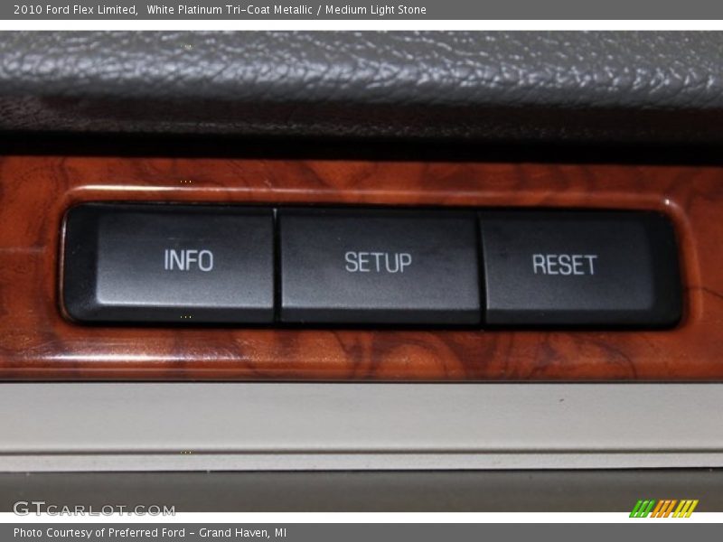 White Platinum Tri-Coat Metallic / Medium Light Stone 2010 Ford Flex Limited