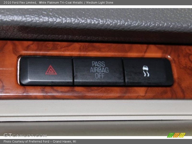 White Platinum Tri-Coat Metallic / Medium Light Stone 2010 Ford Flex Limited