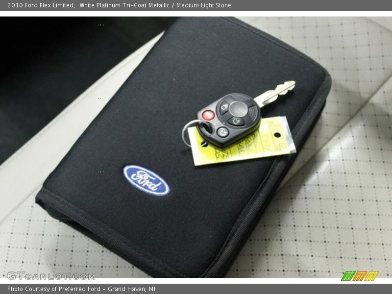White Platinum Tri-Coat Metallic / Medium Light Stone 2010 Ford Flex Limited