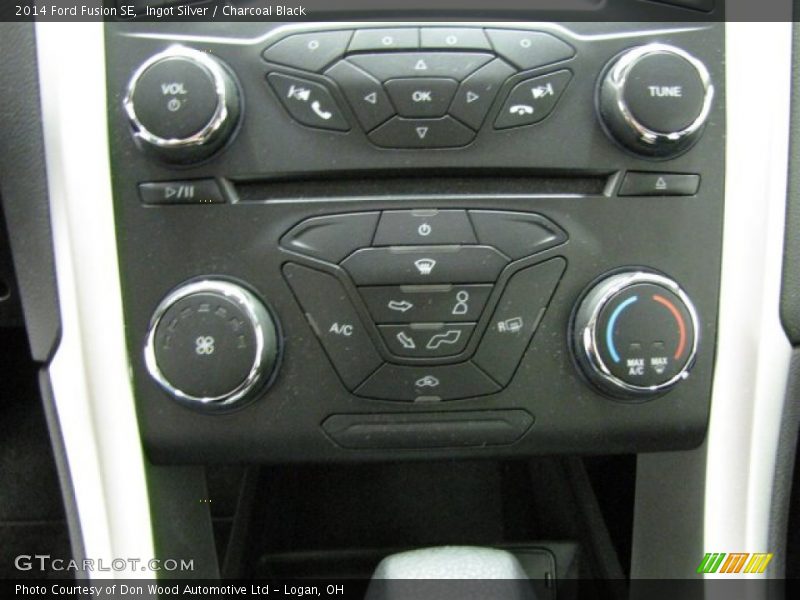 Ingot Silver / Charcoal Black 2014 Ford Fusion SE
