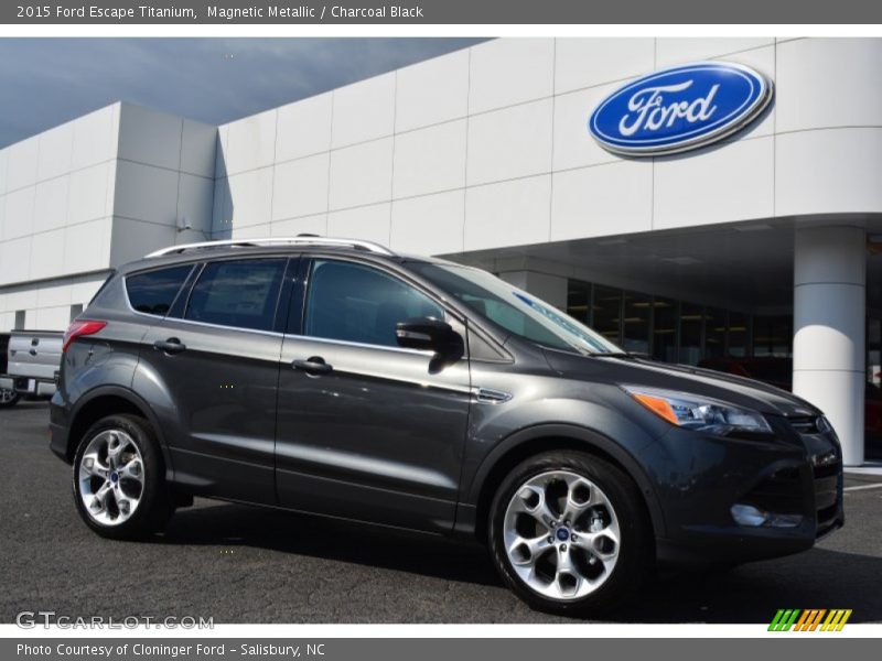 Front 3/4 View of 2015 Escape Titanium