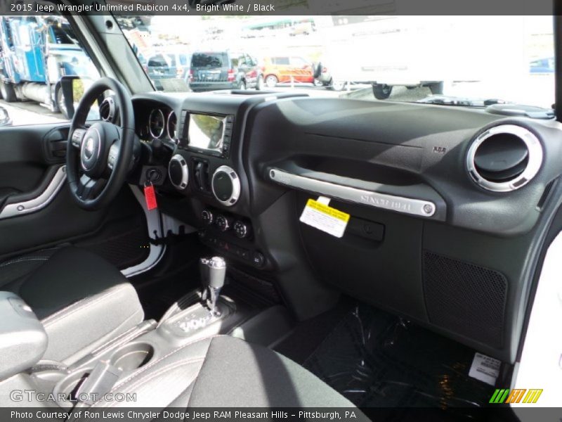 Bright White / Black 2015 Jeep Wrangler Unlimited Rubicon 4x4