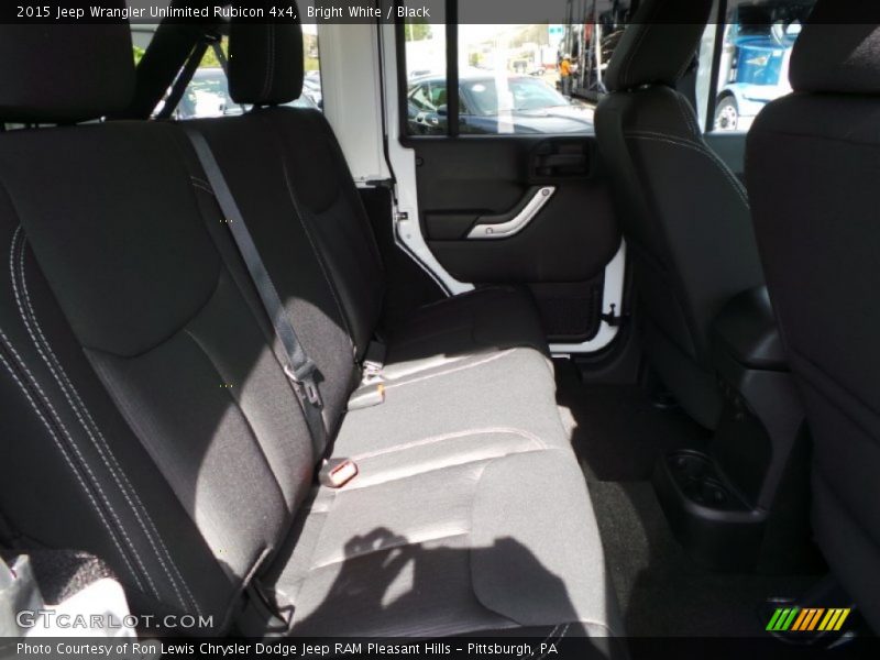 Bright White / Black 2015 Jeep Wrangler Unlimited Rubicon 4x4