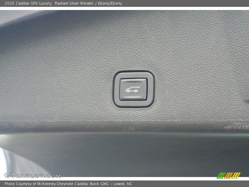 Radiant Silver Metallic / Ebony/Ebony 2015 Cadillac SRX Luxury
