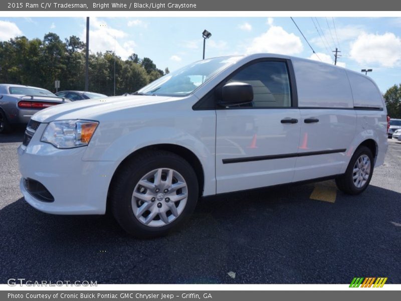 Front 3/4 View of 2015 C/V Tradesman