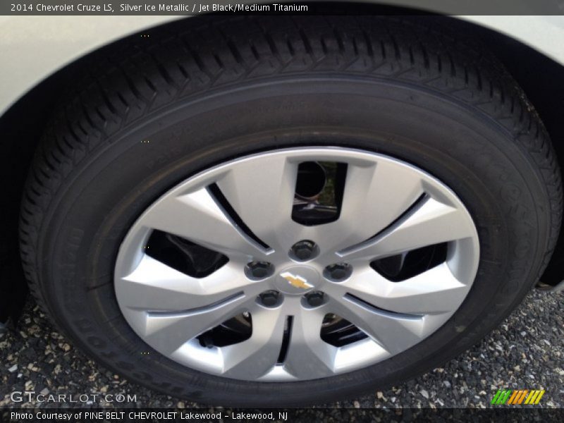 Silver Ice Metallic / Jet Black/Medium Titanium 2014 Chevrolet Cruze LS
