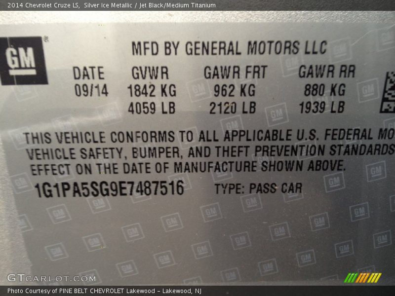 Silver Ice Metallic / Jet Black/Medium Titanium 2014 Chevrolet Cruze LS