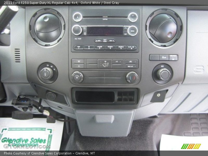 Oxford White / Steel Gray 2011 Ford F250 Super Duty XL Regular Cab 4x4
