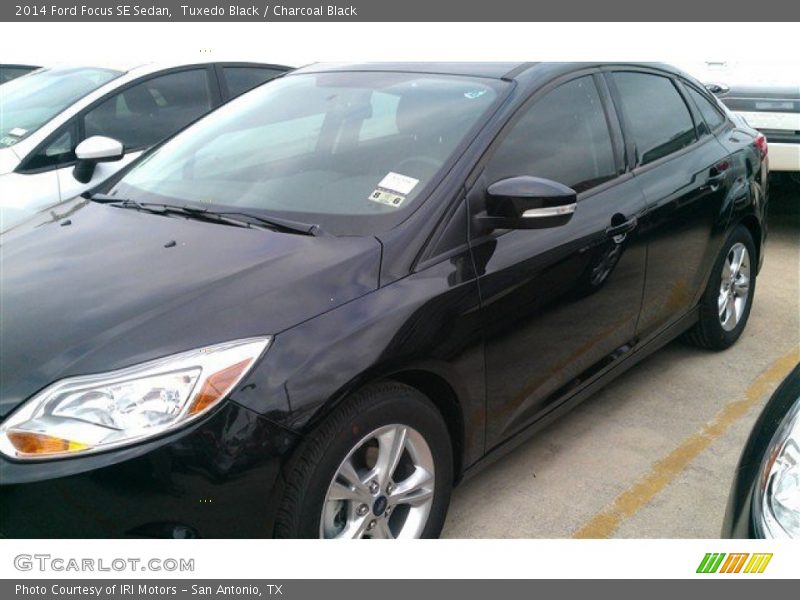 Tuxedo Black / Charcoal Black 2014 Ford Focus SE Sedan