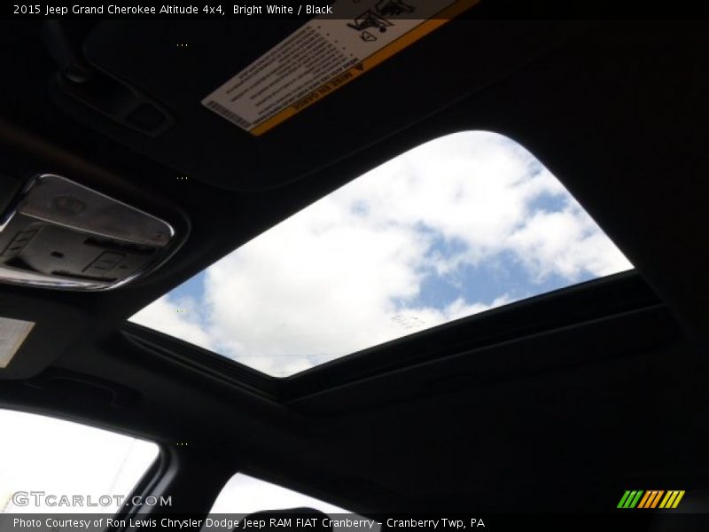 Bright White / Black 2015 Jeep Grand Cherokee Altitude 4x4