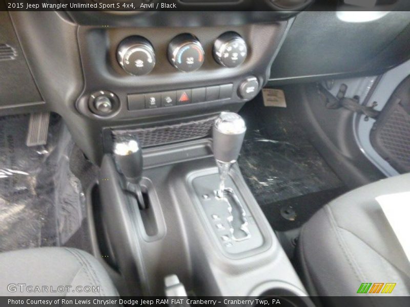 Anvil / Black 2015 Jeep Wrangler Unlimited Sport S 4x4