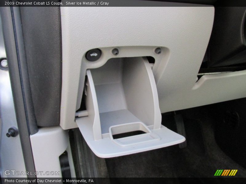 Silver Ice Metallic / Gray 2009 Chevrolet Cobalt LS Coupe