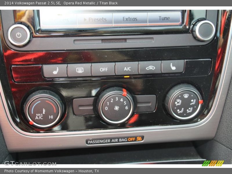 Opera Red Metallic / Titan Black 2014 Volkswagen Passat 2.5L SE