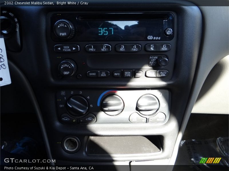 Bright White / Gray 2002 Chevrolet Malibu Sedan